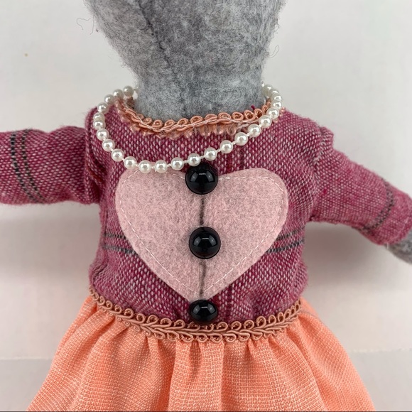 Sitting Mouse Decor Piece - Picture 4 of 15